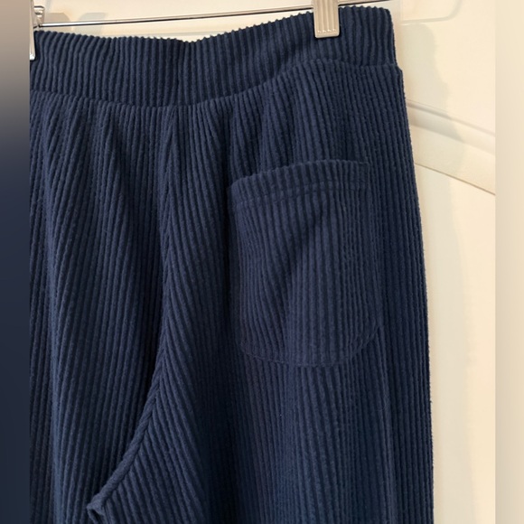 Alo Yoga Muse Wide Leg Pant in Navy Size XS NWT - Picture 8 of 11